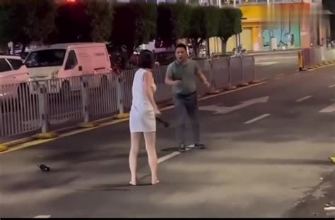 山东济南两女子街头互殴 一人大喊怀孕仍被踢倒_新浪图片