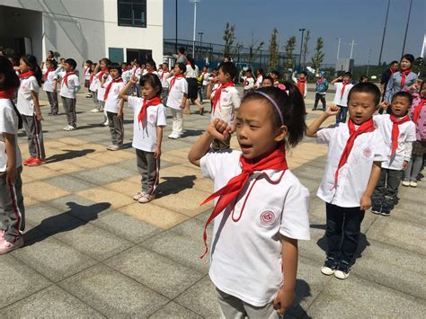 青浦校区 | “为胸前的红领巾而骄傲” 二年级少先队入队仪式