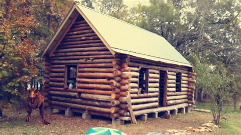 外国大叔丛林搭建木屋，实在太完美了，我都想动手盖一座！_凤凰网视频_凤凰网