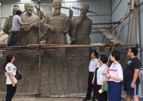 邢台123：邢台雕塑家宋小鸿创作的大型雕塑《邢州五杰》近日将在邢襄旅游小镇与广大游客朋友见面