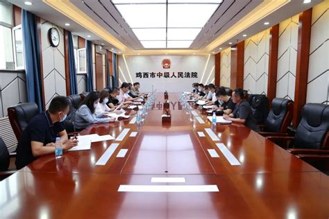 开幕式现场，“科创中国”鸡西专家服务站建设等8个产业合作项目进行了集中签约。 姜辉 摄