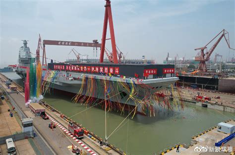 足足等了一年，从下水到海试，中国第二艘航空母舰即将起航_手机新浪网