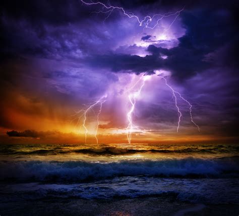大海中暴风雨和闪电背景图片下载_3000x3000像素JPG格式_编号z7nfx24gv_图精灵