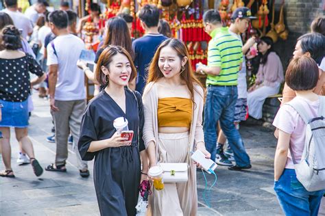 高级气质中国年轻女孩人像精选短袖图片-包图网