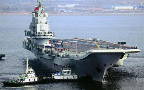 历史上的今天8月10日_2011年由瓦良格号改建的中国首艘航空母舰出海试航。