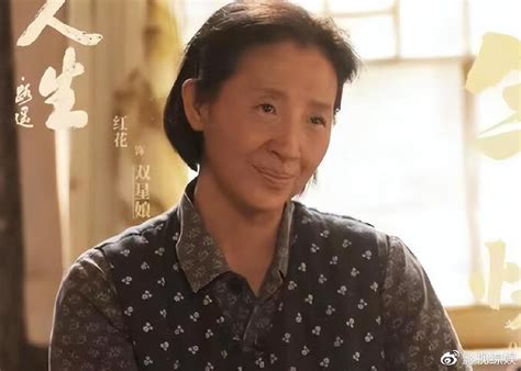 “贵族小姐”黄梅莹：嫁给小2岁金鑫很幸福，如今73岁依旧气质优雅__财经头条