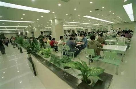 验收组一行对我校食堂4D食品安全现场管理体系进行实地检查-重庆工商大学新闻网