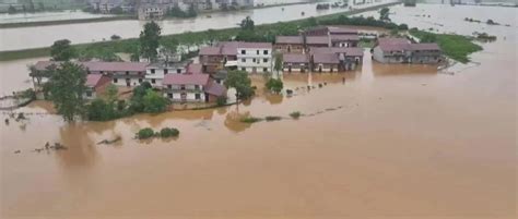 8月8日，山西吕梁市临县突降暴雨，不少村庄的河道洪水高涨……|暴雨|吕梁市|洪水_新浪新闻