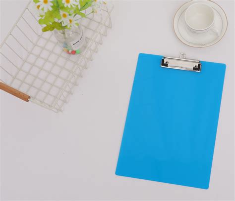 A4文件夹板 记事板夹 塑料板夹透明 竖式写字板夹带 实色磨砂板夹-阿里巴巴