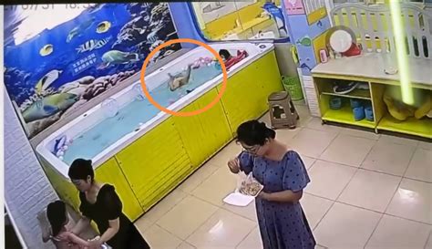 揭阳4岁女童在儿童游泳馆溺水身亡，悲剧就发生在妈妈眼皮底下_孩子