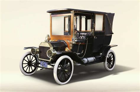 1903年7月23日，福特汽车公司在底特律售出第一辆汽车。这辆双缸内燃机汽车是由_福特F-150社区_易车社区