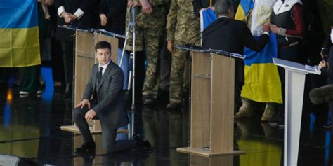 乌克兰总统候选人邀现任总统一同下跪_凤凰网