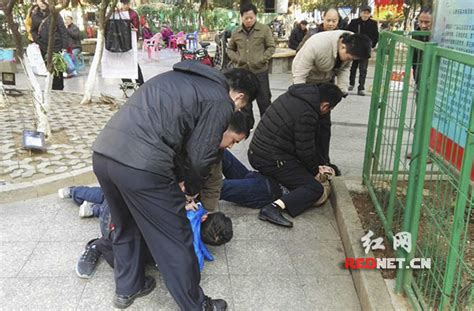 郴州六旬老人被两假警察敲诈1万多元 警方迅速破案_新浪新闻