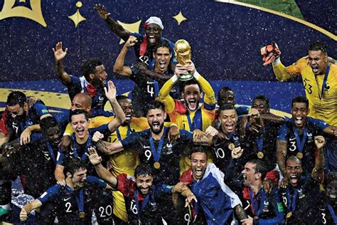 历届欧洲杯法国队合照