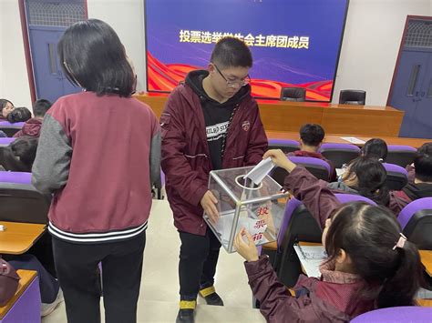 以奋斗之心托举梦想 郑州18中召开第七次学生代表大会--新闻中心