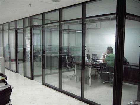 工厂批发铝合金型材单双玻带百叶隔音磨砂办公室写字楼玻璃隔断-阿里巴巴