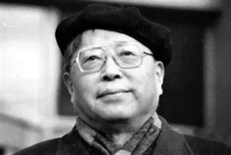 现代中国伟大的文学家有哪些人物（中国现代著名文学家有哪些）_历史网