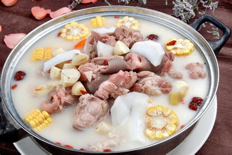 【广东最经典的汤，煲出浓郁的汤色和口感的做法步骤图】queenieBB_下厨房
