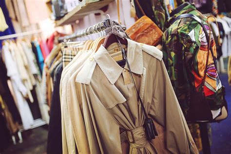 旧衣服怎么回收可以卖到哪里，旧衣服回收点(出口非洲/加工出售) — 久久经验网