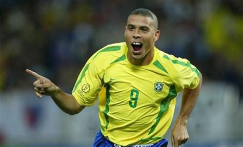 巴西足坛被高估的5大巨星，罗纳尔多内马尔在列，他曾经比肩贝利|罗比尼奥|卡卡|内马尔_新浪新闻