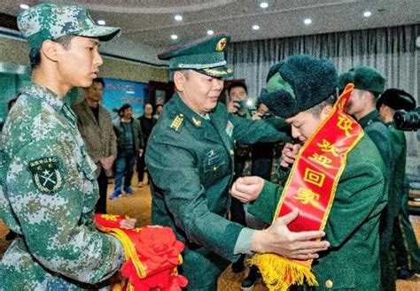 全国首批宁波首位逐月领取退役金退役军官欢迎仪式在江北举行