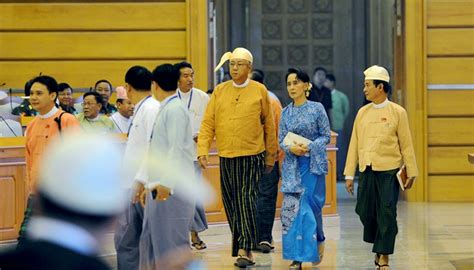 缅甸50年来首位民选总统宣誓就职 细数新政府五大特点|界面新闻 · 天下
