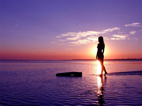 海边的孤独美女人物背影 - 免费可商用图片 - cc0.cn