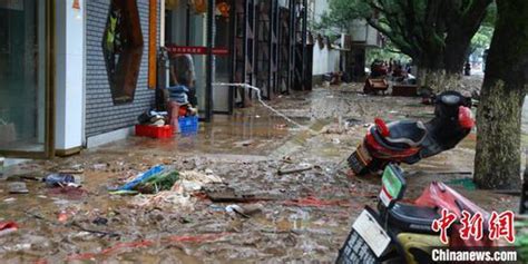 云南彝良遭暴雨袭击引发山洪：一乡镇学校被淹，消防疏散转移学生356名_凤凰网
