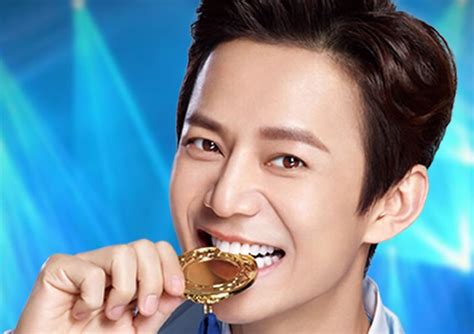 He Jiong Bites Gold Medal For Crest China in Publicis Olympic Campaign ...