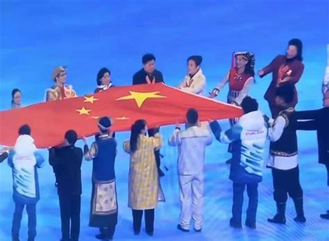 骄傲！她在北京冬奥会开幕式上传递国旗_科教社会_山东新闻_新闻_齐鲁网