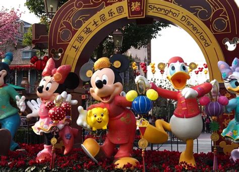 上海迪士尼可以带吃的了，除了这几种……_游客