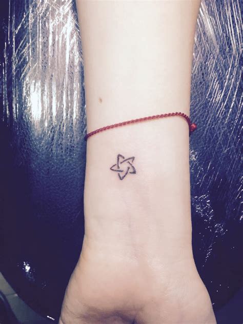 广州吴小姐手腕处的小清新五角星纹身图案 - 广州纹彩刺青