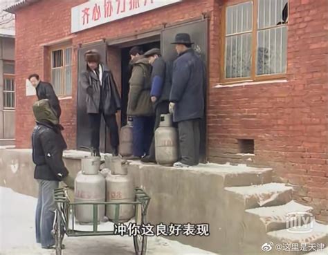 突然想起电视剧《年轮》的一个片段，刘振兴给人送煤气罐养家糊口