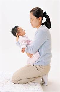 母婴妈妈抱着宝宝高清图片下载-正版图片500962161-摄图网