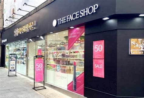 菲诗小铺门店被改造，改名并且成为综合美妆店_凤凰科技