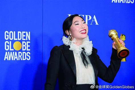 首位亚裔摘金球电影最佳女主角 曾来北京学中文|金球奖|奥卡菲娜|别告诉她_新浪娱乐_新浪网