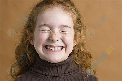 微笑小女孩摄影图__儿童幼儿_人物图库_摄影图库_昵图网nipic.com