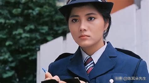 当时，导演在拍摄新电影《洗黑钱》，主演请了甄子丹，不过，还有一个角色没有选定，就是片中的女警的角色，导演想找一个会功夫的女演员。