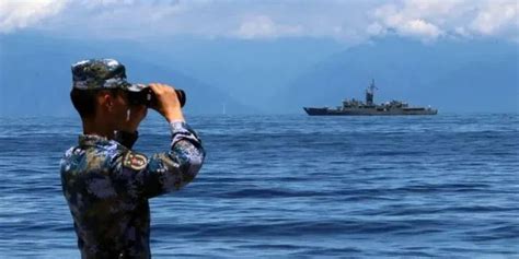 最新视频！解放军海军抵达台湾海岸线、空军目视距离俯瞰台湾……_手机新浪网