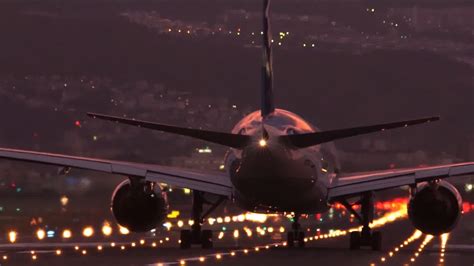 机场夜景，飞机夜间降落起飞视频素材,延时摄影视频素材下载,高清3840X1890视频素材下载,凌点视频素材网,编号:501837