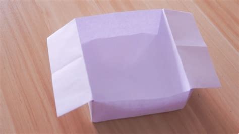 一张纸折出来的正方形小盒子，四周都是封闭的，其实做法很简单