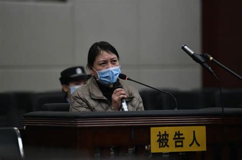 人民日报：劳荣枝法庭上称自己也是受害人，她是无知少女吗？_凤凰网