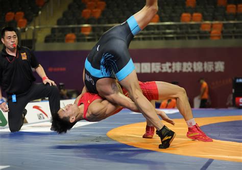 组图-自由式摔跤50公斤级 孙亚楠不敌日本选手获得银牌