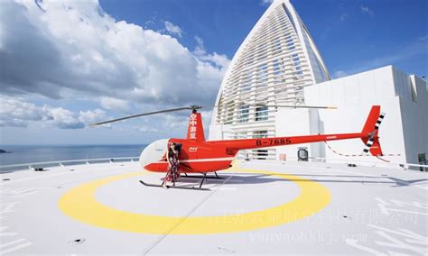 停机坪上的直升机高清图片下载-正版图片600152446-摄图网