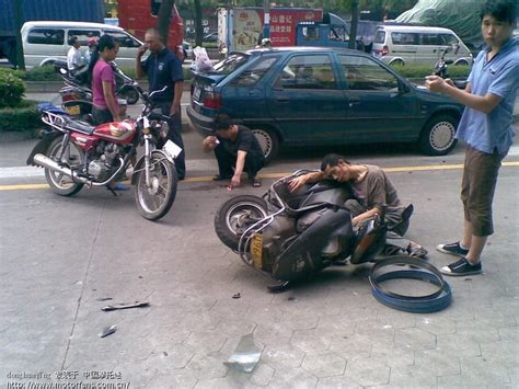 摩托车交通事故