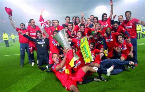 塞维利亚6捧欧联奖杯瞬间：2006首尝冠军滋味 三连冠创历史