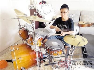 13岁男孩获世界华人架子鼓大赛金奖 每天练鼓被限时间_大渝网_腾讯网