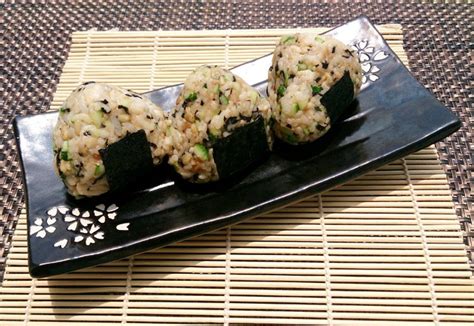 日式tuna饭团的做法_【图解】日式tuna饭团怎么做如何做好吃_日式tuna饭团家常做法大全_Vina_Au_豆果美食