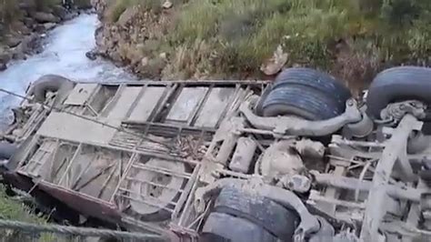 秘鲁载人大巴发生车祸，造成27人死亡，12人受重伤_凤凰网视频_凤凰网