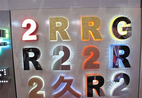 上海发光字告诉你如何才能让店铺吸引人-上海恒心广告集团